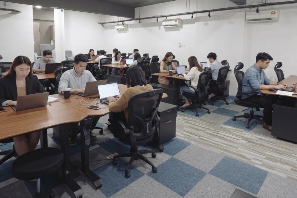 28 pax-office image