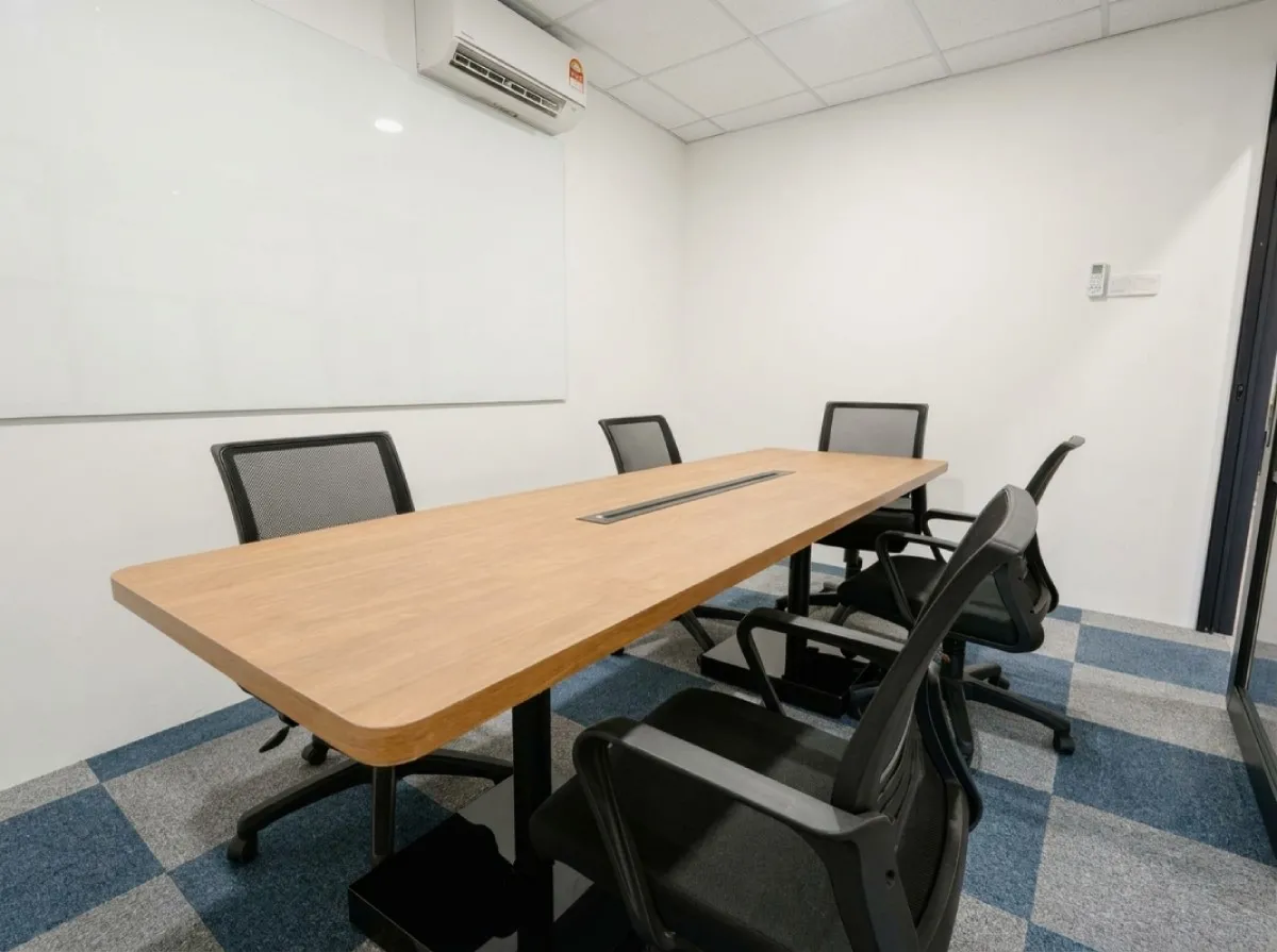 Home 28 pax office-03